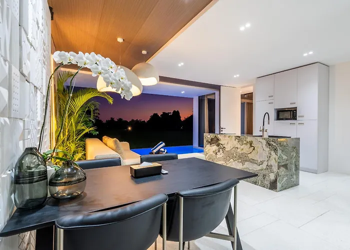Villa Flow Complex